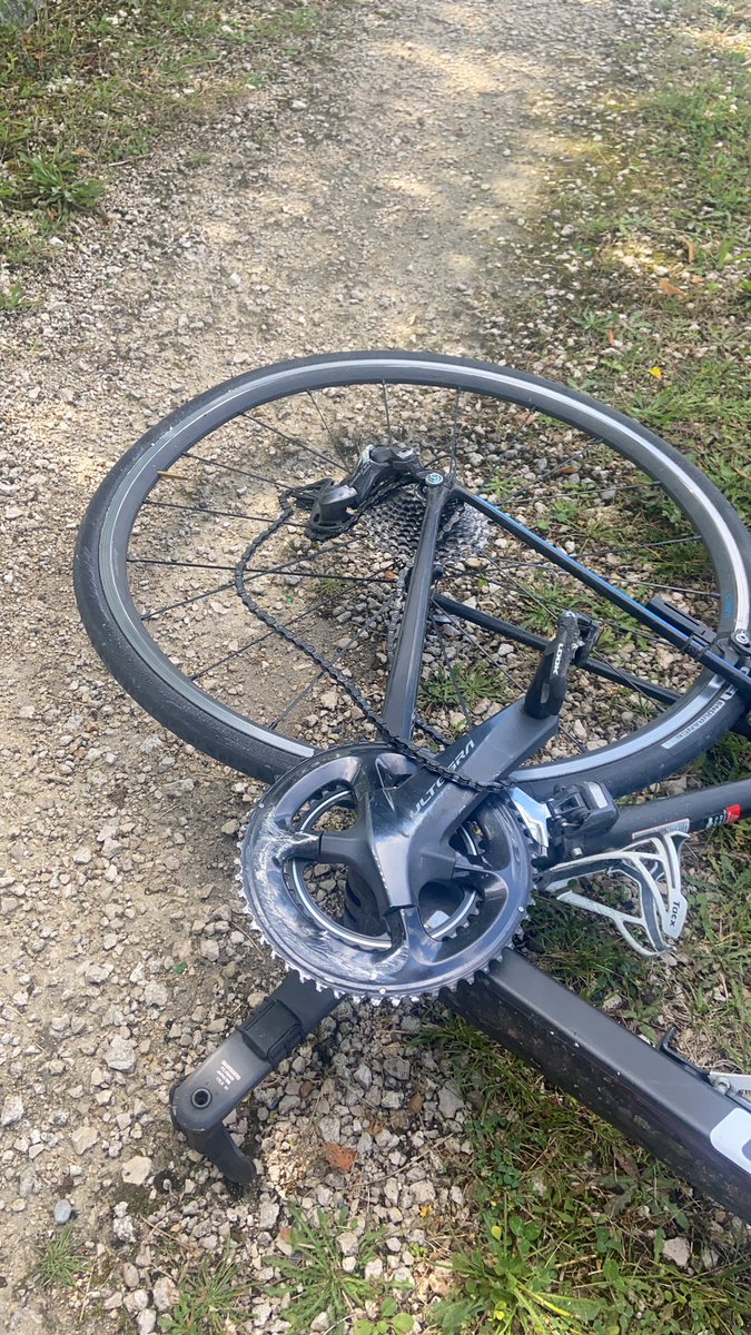 josselin_riou's tweet image. Fin de ma RAF… Fauché par un automobiliste dans un rond-point. Transporté à l’hôpital par les pompiers. Pas de blessure majeure mais un énorme coup au moral. Abattu.