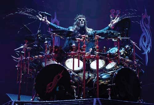 ecoute_on's tweet photo. Joey Jordison nous a quitté. RIP l'artiste #joeyjordison #JoeyJordisonRIP #Slipknot https://t.co/wthUbbIa5N