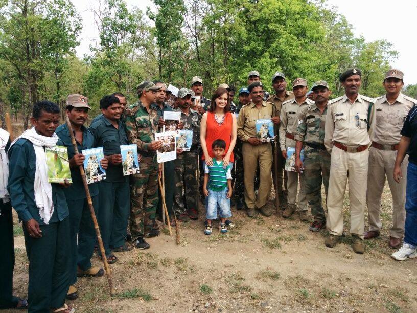 On this #WorldNatureConservationDay please consider making a donation to help the families of our #ConservationHeroes who passed away due to #Covid_19 🙏🏻🙏🏻 We have lost over 500 of our young #Vanrakshaks, their families need our support 🙏🏻🐯🌳🐘

milaap.org/fundraisers/wi…