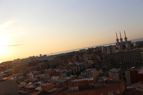 #Bondia #Badalona! #SantAdrià! Aquest dimecres, 28 de juliol de 2021 tindrem cel serè en general. Les temperatures mínimes seran d'entre els 21 i 22ºC i les màximes es mouran entre els 28 i 29ºC. Estat de la mar: Marejol amb alguna àrea de maror. Vent: 15 km/h #Bondimecres!