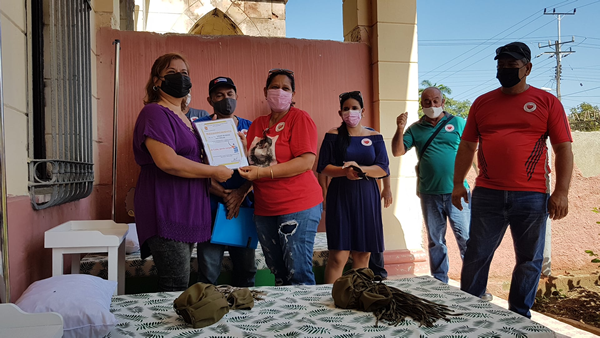 Instituciones que se preparan para volver a funcionar como centros de aislamiento frente a la propagación de la COVID-19, recibieron este martes donaciones de artistas artesanos a través de la filial del Fondo Cubano de Bienes Culturales en el territorio.@IcrtCuba <a href="/radio_cubana/">Radio Cubana</a>