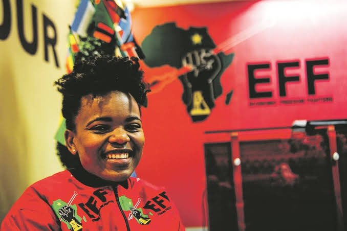 MbuyiseniNdlozi's tweet photo. This is @SixoGcilishe! She is us. We are her! https://t.co/v3uM2VGMHk