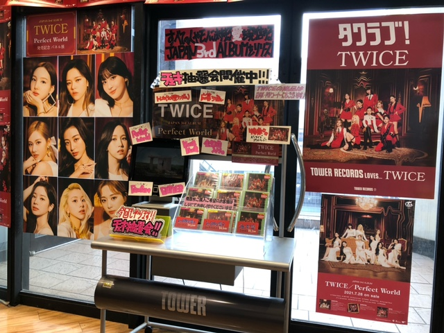 ジヒョ TWICE Dreamday チェキ 直筆サイン タワーレコード TWICE サナ celebrate タワレコサイン入りチェキ - メルカリ