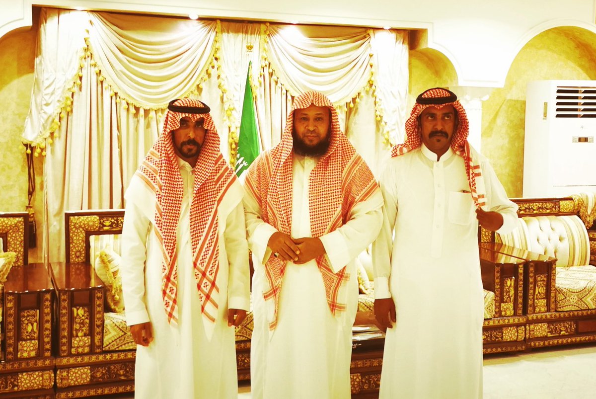 al_badna's tweet photo. استقبل مساء اليوم الثلاثاء ١٩ / ١٢ ١٤٤٢هـ شيخ قبيلة البدنة بمحافظة #العلا خالد بن حمد الفرحان المورعي ، بمجلسه العامر الأوان فواز صويلح و خلف صويلح من منسوبي الحرس الوطني بمنطقة #حائل https://t.co/eH3lkI0NMq