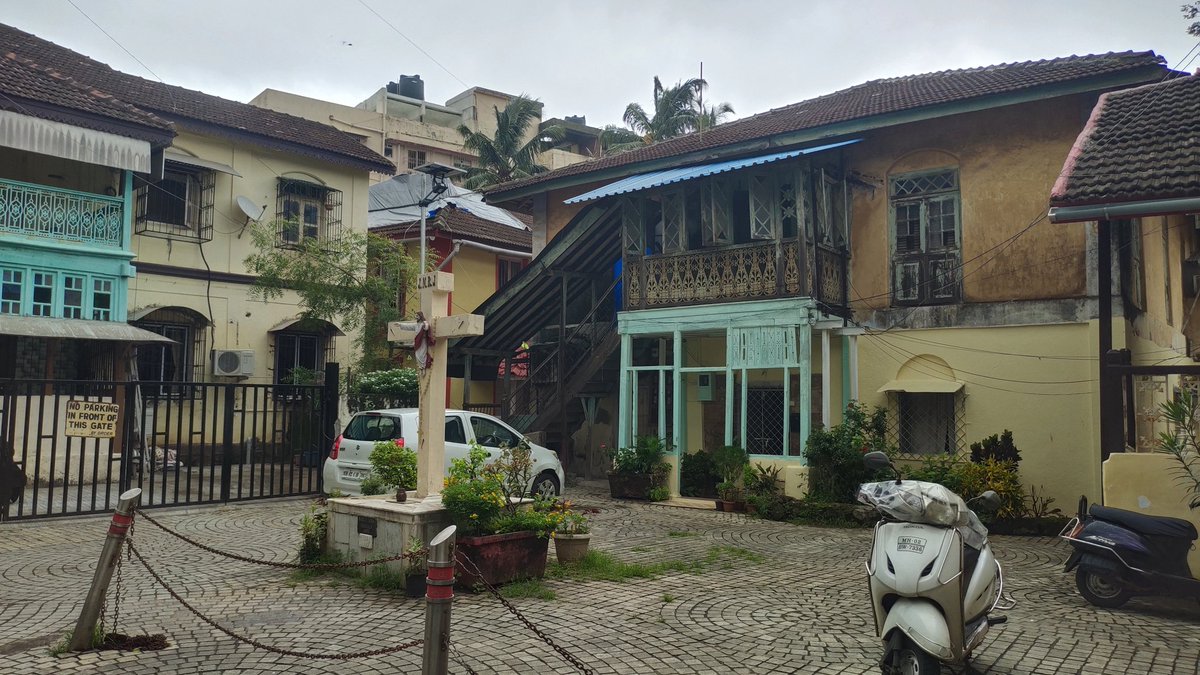 firozeshakir's tweet photo. The most beautiful well maintained fishing village in #Bandra is #Ranwar .
I used to stay on rent with an #EastIndian family post #93hindumuslimriots. a little ahead near the grotto . https://t.co/Z6nCDay5DT