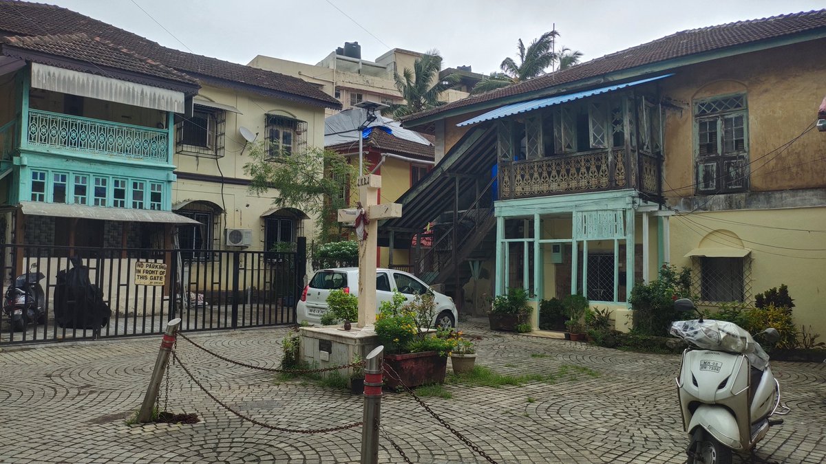 firozeshakir's tweet photo. The most beautiful well maintained fishing village in #Bandra is #Ranwar .
I used to stay on rent with an #EastIndian family post #93hindumuslimriots. a little ahead near the grotto . https://t.co/Z6nCDay5DT