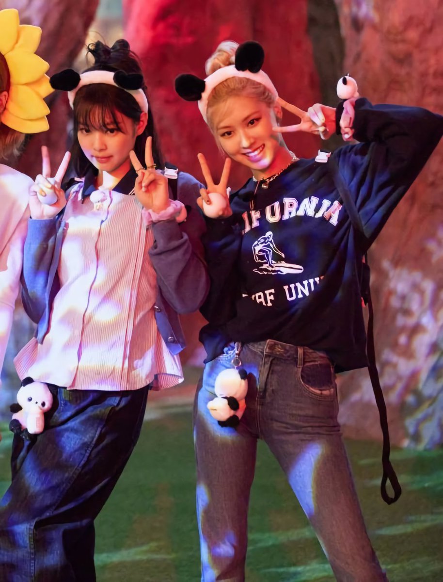 13chnwar's tweet photo. better quality

#JENNIE #제니 #ROSÉ #로제 #CHAENNIE @BLACKPINK https://t.co/sxIpoMxgHu