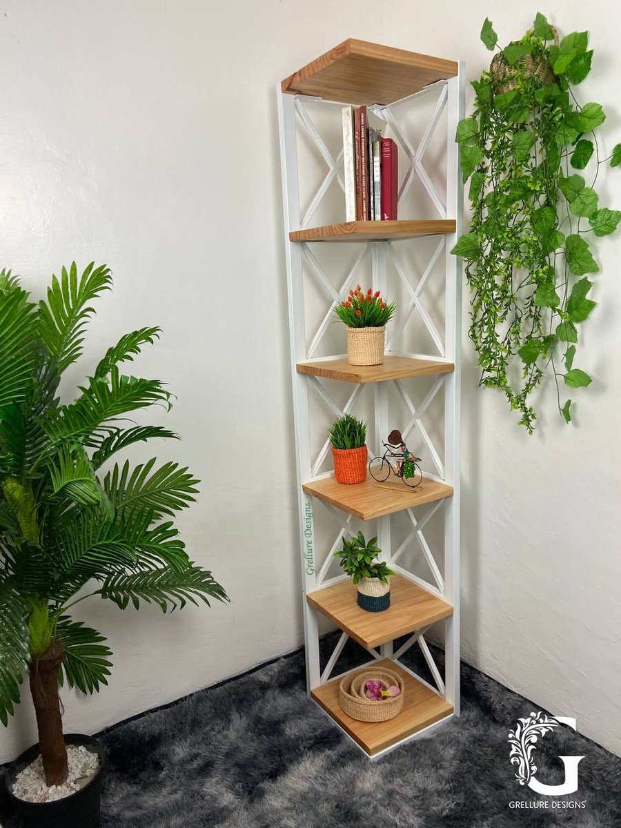 grellure's tweet photo. Style can be manufactured, and we make the best of it 😉👌
Corner Shelf Dimensions: 
Height: 75’inches 
Length: 14’ inches 
Width: 14’ inches 
Material: 1.5’ metal bar &amp; Cypress wood
Price: Ksh 18,500
#grelluredesigns #cornershelves #kenyanenterpreneurs #furnitureshop https://t.co/dRPB75Oooe