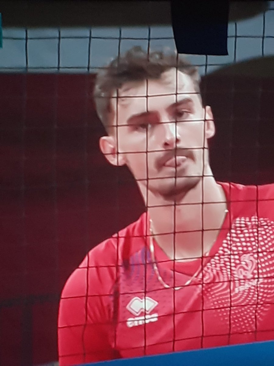 LOUexpresion's tweet photo. Cómo por qué nadie me dijo que Ricardo Pérez @ricardomedijo está participando en las olimpiadas de Tokio 2020 jajajaja
#lacotorrisa #lacotorrisafans #vayasorpresa https://t.co/AWpbnlft6T