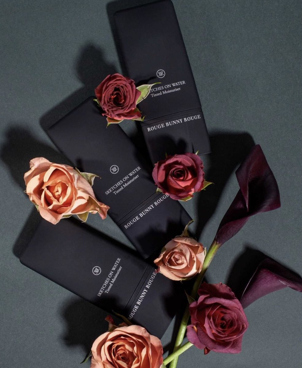 The incredible #TintedMoisturiser SKETCHES ON WATER allows your skin to breath while creating a soft coverage. It leaves a subtle veil of coverage that diffuses any redness or discolorations and brings a seamless, lustrous appearance to your complexion.