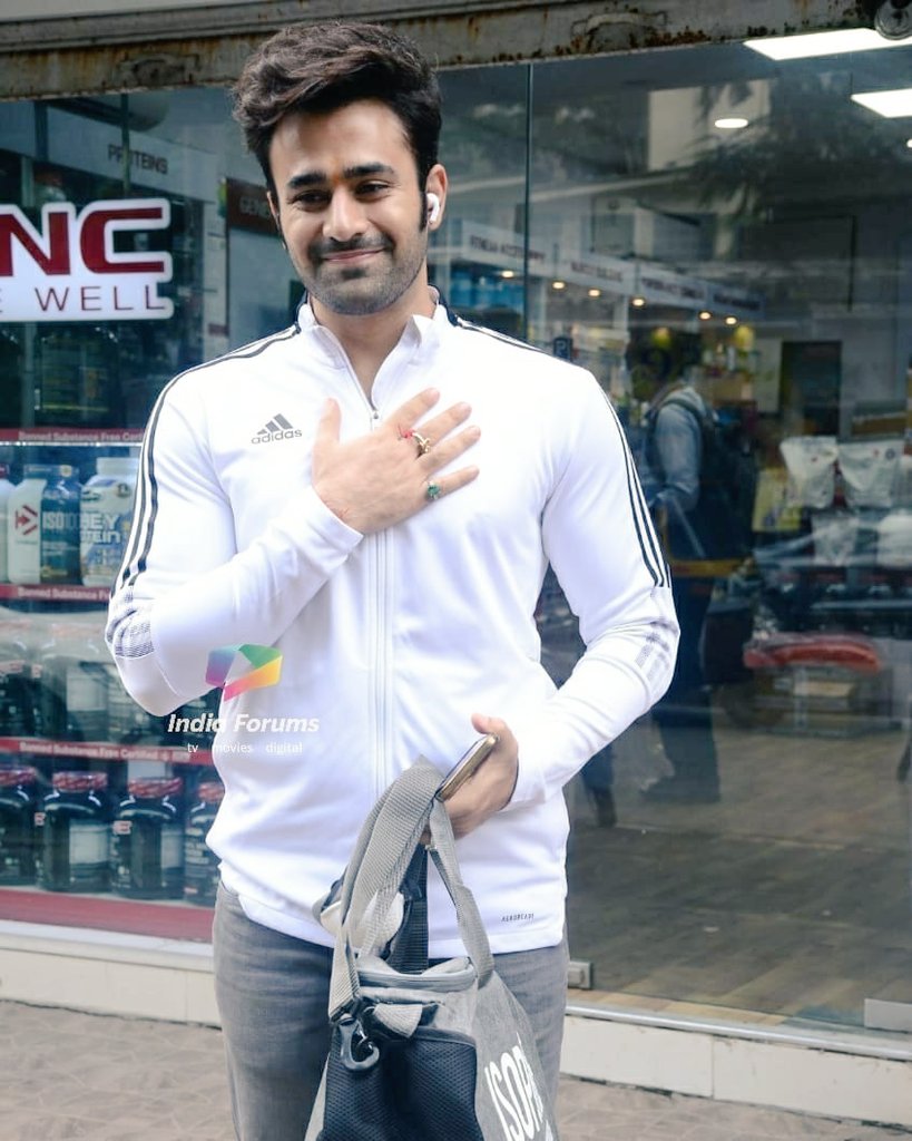 pearlvpurifc_TH's tweet photo. Pearl in Andheri !
Feel good to see your smile yesterday. We miss you, Pearl ❤🥰 @pearlvpuri
.
.
#istandwithpearl #pearlvpuri #brahmarakshas2 #naagin3 #นาคิน #Naagarjun #อิทธิฤทธิ์เทพนาคา #BepanahPyarr #BadtameezDil #merisaasumaa #peerhmeri #pearlvpurifcthailand #เพิร์ลวีปูรี https://t.co/ZvE7rnZLw4