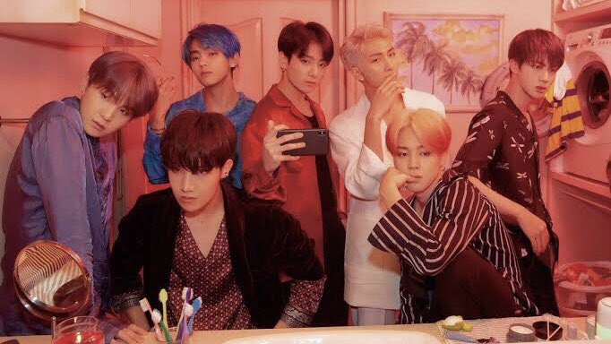 kyeotae's tweet photo. @wwhkookiebear @_june17_ Hi @_june17_  ✨
My favorite color is purple and red. I love aesthetic pictures especially when the color is red it gives a savage but a good vibe. I learned to love the color purple because of BTS...
Btw, hi keep going and try harder until you succeed. You're such an amazing +++ https://t.co/HtQhzpbwQ6