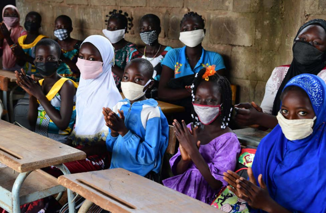 HealthEduRes's tweet photo. How are countries around the π handling #education in response to #COVD19?
A survey from @UNESCO, @UNICEF, the @WorldBank and @OECD offers global findings β‘οΈ https://t.co/aT70cIzRek
#LearningDuringCovid https://t.co/o7TLaU6iIM