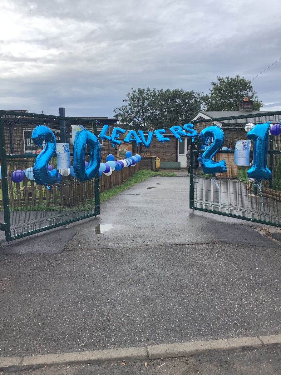 IPMATGirnhill's tweet photo. We are super excited to welcome the Girnhill Leavers 2021 for their last day today! Year 2 Foxes and Otters we can't wait to see you! #IPMATGIS #GIRNHILLyear2 #GIRNHILLleavers2021 #GIRNHILLfoxes #GIRNHILLotters 🎓🎈😃🥳🎉 https://t.co/UhmTZA5e7B