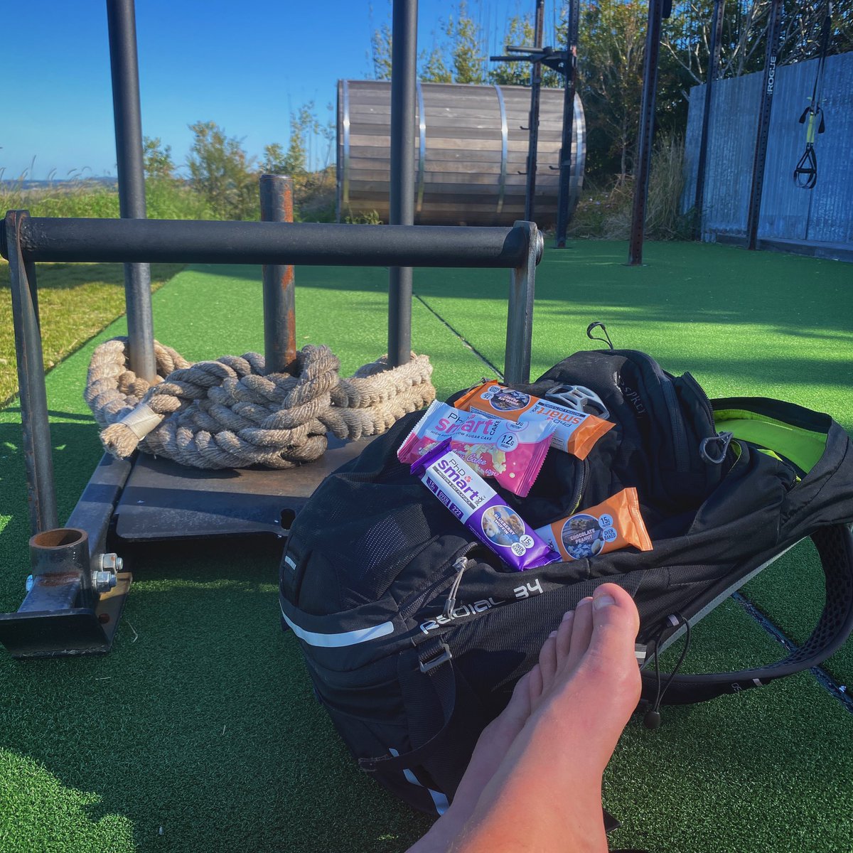 RossEdgley's tweet image. Barefoot sleds, saunas &amp;amp; @PhDNutritionUK SmartBars in the sun 👣 I’m going for an Australian record for most protein flapjacks eaten in a single session, haha 😂 #PerformSmart #Ad See more here: phd.com/the-smart-range