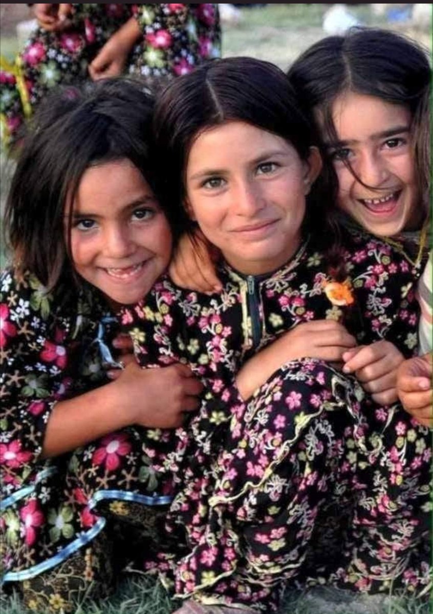 "Çocuklar, bu çirkin dünyanın gelincik çiçeğidir."  🌺