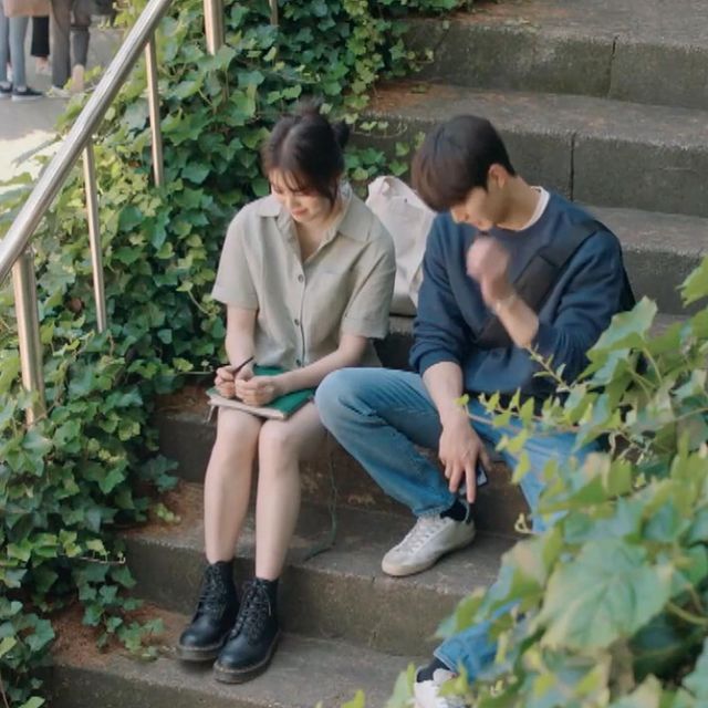 Twitter 上的 패피스튜디오 韓国ファッション ドラマ わかっていても の ハン ソヒ のミリタリールックが可愛い 淡いカーキのセットアップにドクターマーチンのブーツを合わせたコーディネート ミニスカートだから女の子らしさもあって夏に真似したくなる Twitter 上的 패피스튜디오 韓国ファッション ドラマ わかっていても の ハン ソヒ のミリタリールックが可愛い 淡いカーキのセットアップにドクターマーチンのブーツを合わせたコーディネート ミニスカートだから女の子らしさもあって夏に真似したくなる