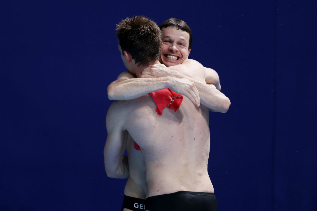 #diving 
32yr #GER flag bearer Patrick Hausding and his teammate Lars Rudiger claimed Bronze medal in the 3m synchro final!
Full results 👉bit.ly/2UN7kFP