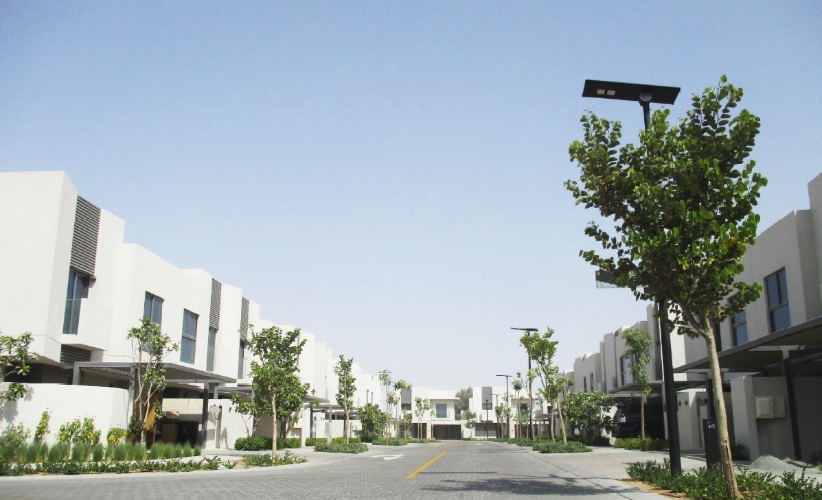 DSAarchitects's tweet photo. Check out #DSAProjectProgress for @al_zahia #AlLilac
The #architecture is modern contemporary with clean lines & simple geometric forms.
The design provides privacy to the front of the homes & more open connections to the rear garden for families to enjoy their time outdoors. https://t.co/ZCXRJcYMDN