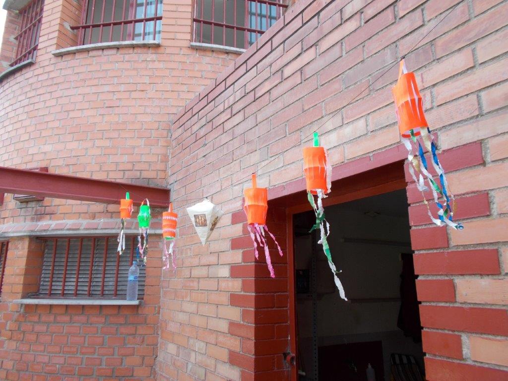 🏆 La presó de Ponent rep el Premi Especial de la Paeria del LXXIX Concurs de Fanalets Sant Jaume 2021

📌 Certamen organitzat per l'Agrupació de Pessebristes de Lleida

9⃣0⃣  fanalets fets als tallers 

🎯 Fomentar la cultura i fer-los partícips de les festes populars