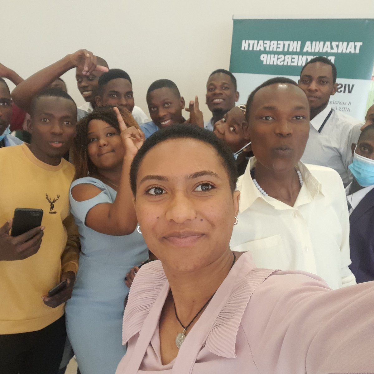 AnnaKhatry's tweet photo. Vijana wa wilaya ya ILEMELA, BUCHOSA na KWIMBA,tukiendelea kupokea semina na mafunzo ya AFYA na namna ya KUJIKINGA DHIDI YA MAAMBUKIZI YA VVU. KUPINGA UKATILI. TULINDE HAKI ZA WATOTO 
#ZuiaUkatiliKwaWatoto 
#RafikiKapimeHIV 
@TIPOfficial__ 
@agpahi 
@Mustaarabu 
@AlfredyGrace https://t.co/x3LMKubFPM