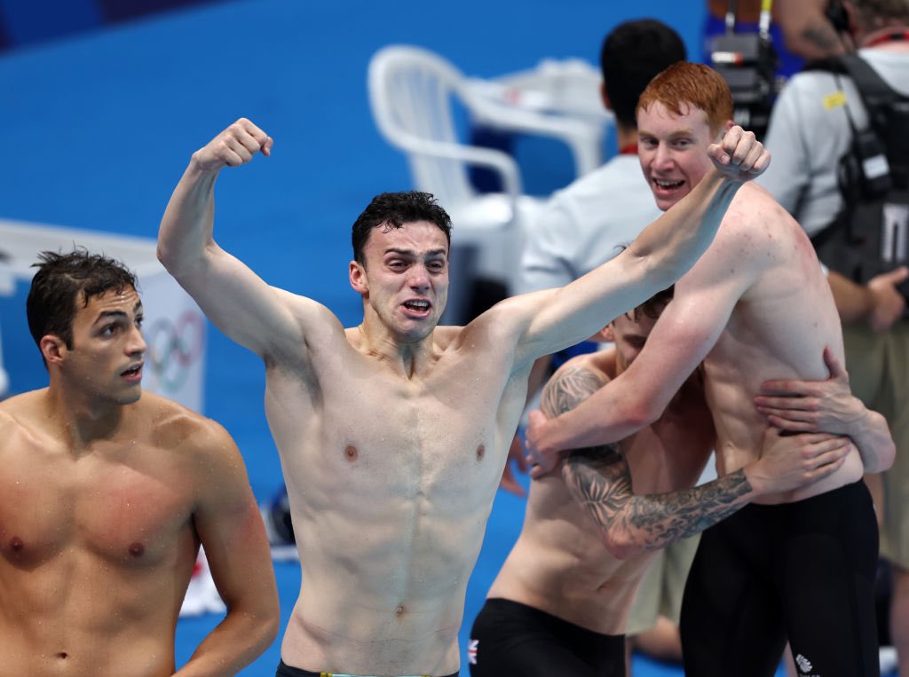 altrinchamtoday's tweet photo. 🏅 A massive #Altrincham congratulations to James Guy (second left in both pictures), who grew up in Hale and was a pupil at @ForestPrep in #Timperley

He’s now an Olympic champion after being part of Team GB’s winning Men’s 4 x 200m Freestyle team this morning 👏👏👏 https://t.co/19wHpOEdV0