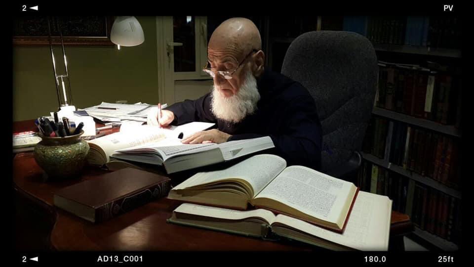 Jadual harian Sheikh Muhammad Ali Al-Sabouni mengalahkan kita yg sihat dan aktif. 
• Bangun 3 pagi utk tahajjud
• Menulis sebelum subuh
• Subuh berjemaah
• Baca 3 juzuk setiap hari lps solat Subuh
• Sediakan srpn utk keluarga
• 10:30 pg sambung menulis
• Qailulah sekejap