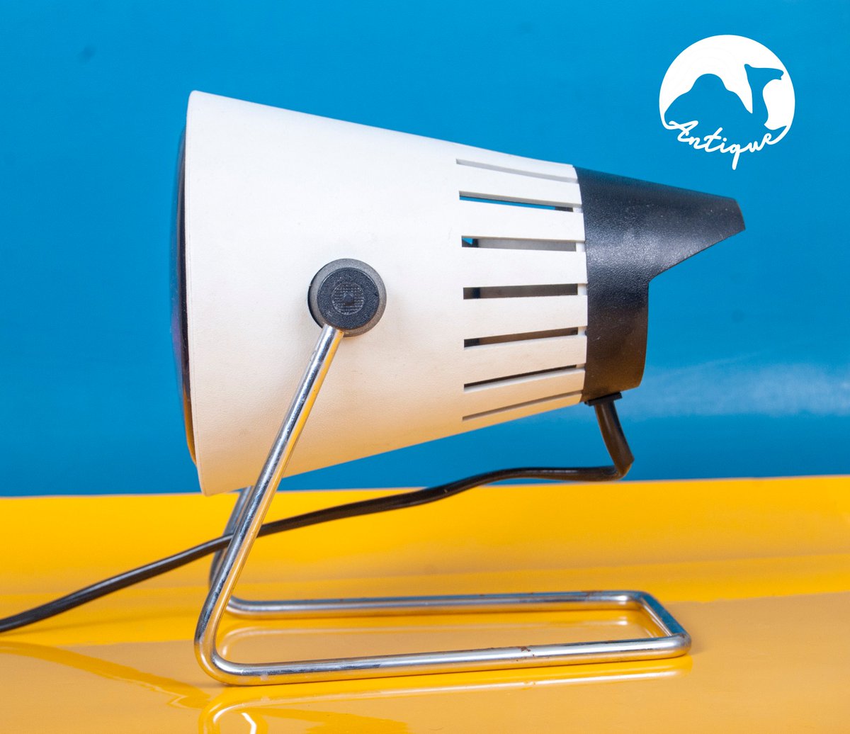 antique_camel's tweet photo. Germany vintage infrared lamp. Original Hanau Solilux https://t.co/Z6Cj4KVdct #bedroom #metal #lamp #industriallamp #lampshade #pendantlight #loftstylelamp #vintagelamp #antiquelamp https://t.co/lhQDLu3ILf