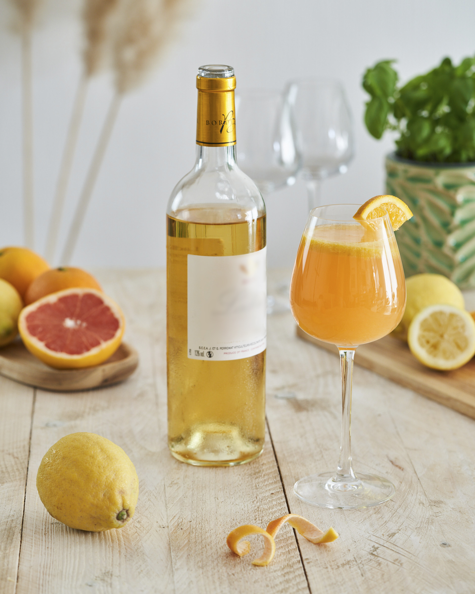 ボルドーワイン公式ツイッター ボルドー甘口白ワインで夏ならではのカクテルを楽しもう 作り方は 材料を入れて混ぜるだけ ボルドーのフルーティーな甘口白ワイン 750ml グレープフルーツジュース 1l レモン果汁 2個分 オレンジ果汁 2個分 炭酸