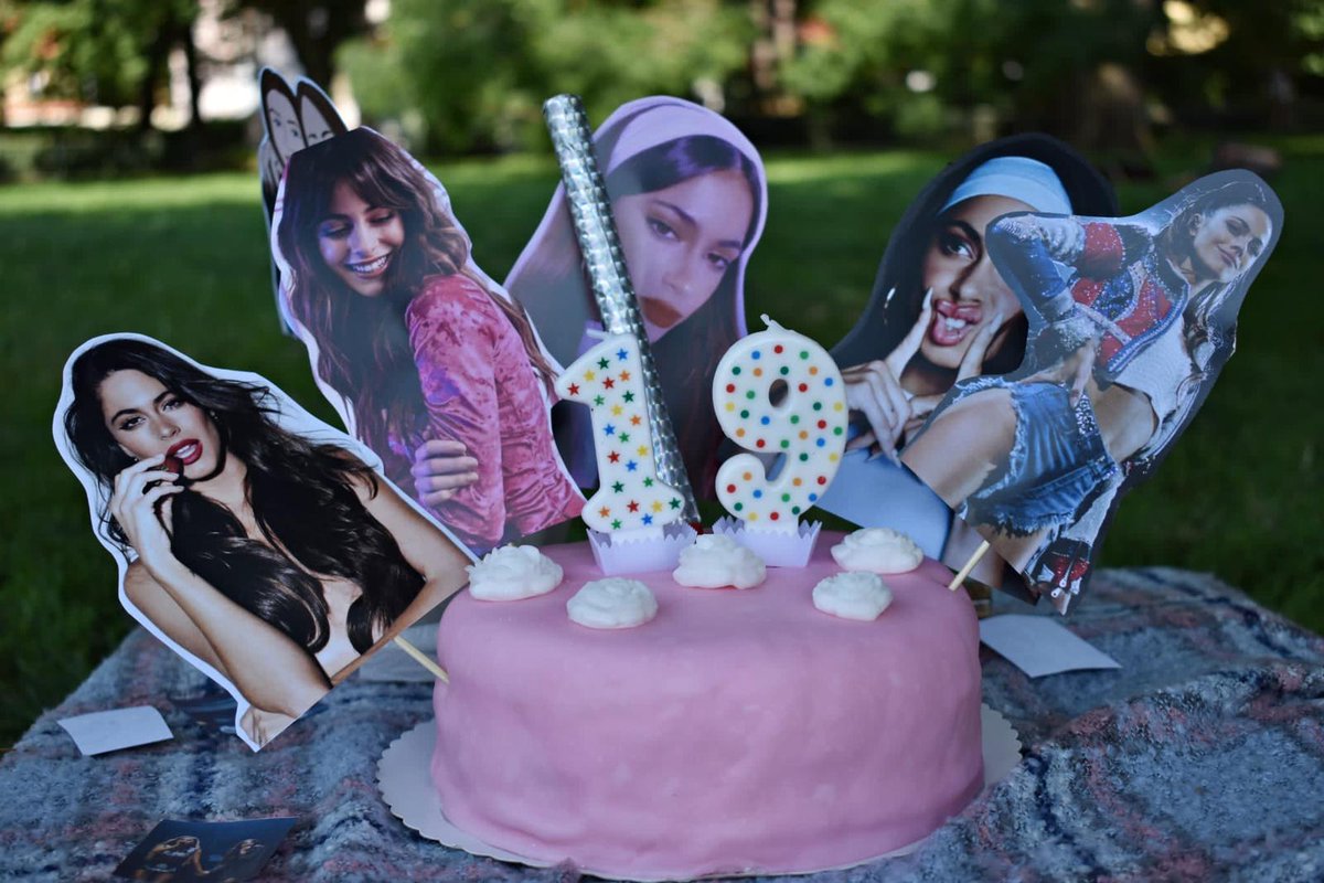 BARI_SPALDONOVA's tweet photo. ¡Hola Tini! ❤
¡Porque te extrañamos mucho, estamos organizando un encuentro de Tinistas! ❤
¡Te amamos mucho y te enviamos cariño desde la República Checa!
¡Nuestra amiga celebró su cumpleaños durante la reunión Tinistas!(@luciehejnikova)❤
¡Ella estaba sorprendida!
Te amo❤🇨🇿 https://t.co/LgzVrfUeM0