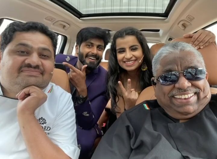 Mithrabiju1's tweet photo. En Heart thundu thunda pinju pochinga😭😭🤧
Their Smile🥺❤✨
I'm not crying😭
#ashaangi 🧿 https://t.co/SXO2bgWAWF