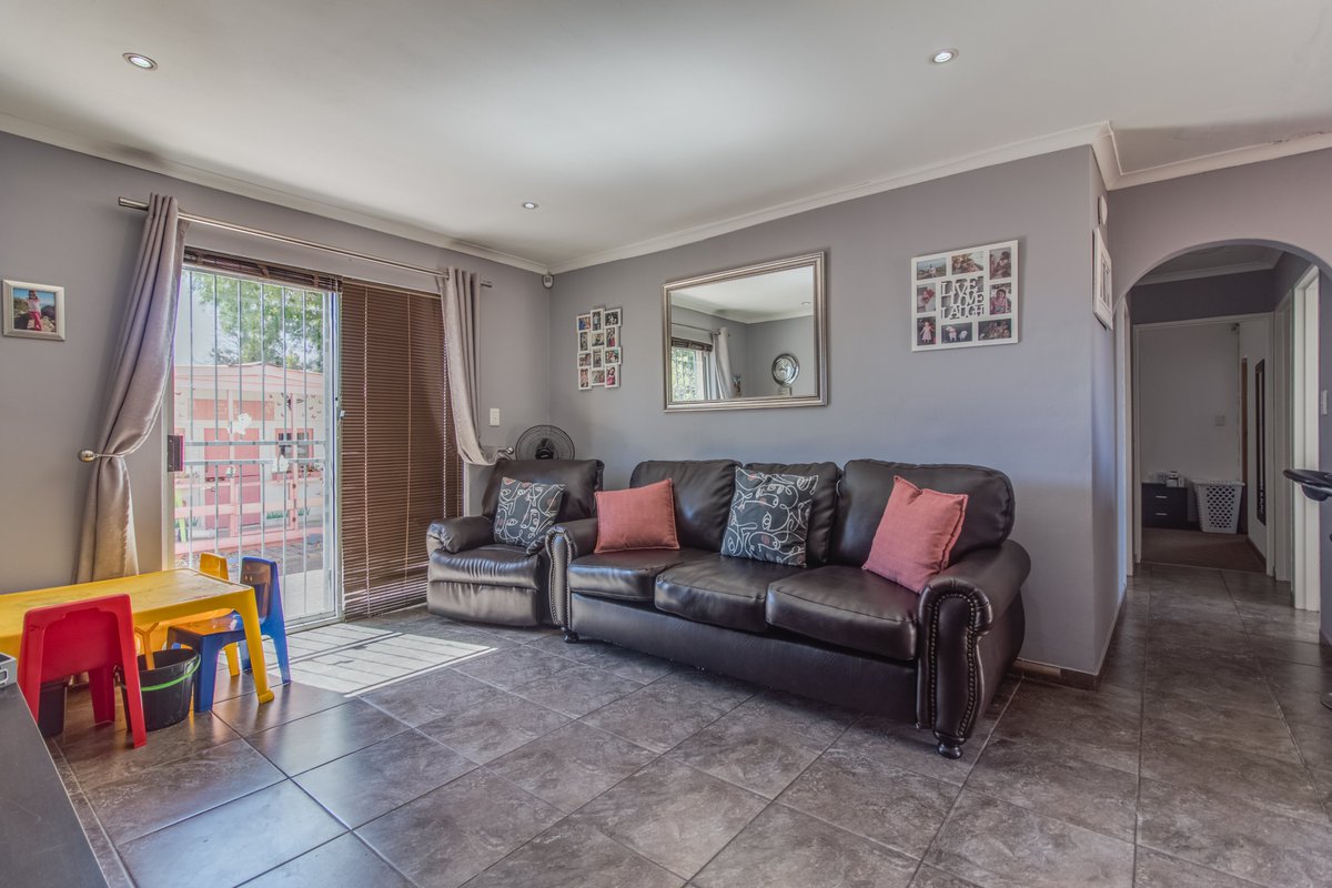 LRE_Group's tweet photo. Congratulations to Lucas and Shaun on your latest sale!
Are you looking to sell your property?

Contact your Leading Realty Expert to view:
Lucas van Vuuren: 082 494 0128
Shaun Buchanan: 074 163 7546

#property #home #realestate #forsale #lre https://t.co/mxQtchAGL2