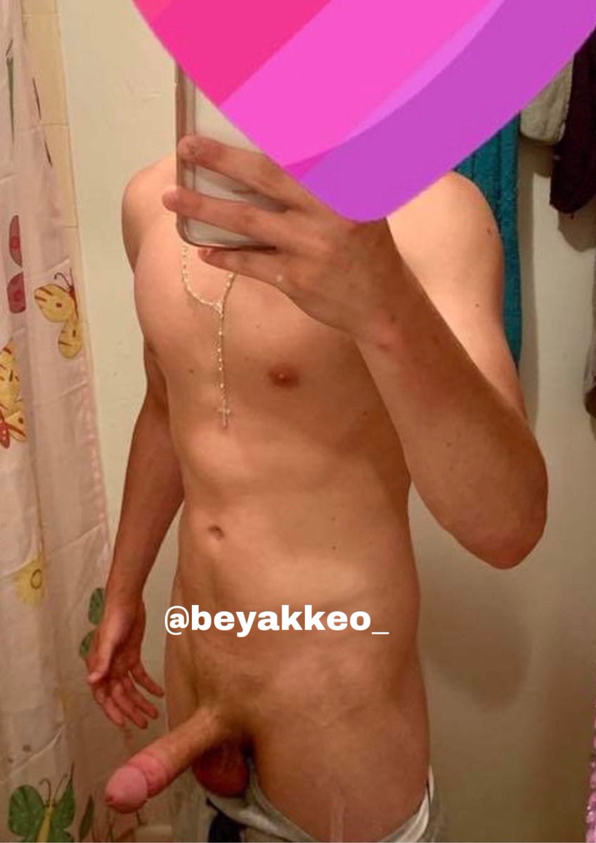 beyakkeo_'s tweet photo. Al nene le encanta enseñar su bicho cuando le pica esa cabecita 🥵. https://t.co/vUPa9iCBfV