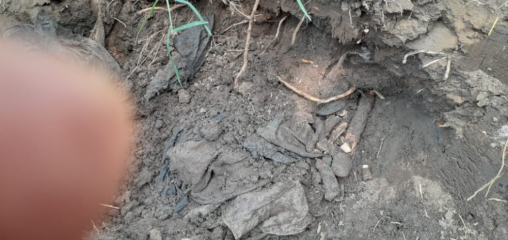 #CVR Burundi. Bujumbura Mairie. 28/7/2021. Buterere 1. Premières images restes humains victimes 1972 trouvees dans fosses communes de Mibere. Éclairer la vérité. Soulager les mémoires traumatisees.<a href="/UPRONA1961/">Le Parti UPRONA</a> <a href="/GeneralNeva/">SE Evariste Ndayishimiye</a> <a href="/BurundiGov/">Bureau du Premier Ministre</a> <a href="/iwacuinfo/">IWACU Burundi</a> <a href="/AShingiro/">Amb. Albert SHINGIRO</a> <a href="/burundi_senat/">Inama Nkenguzamateka</a> @Cinjire