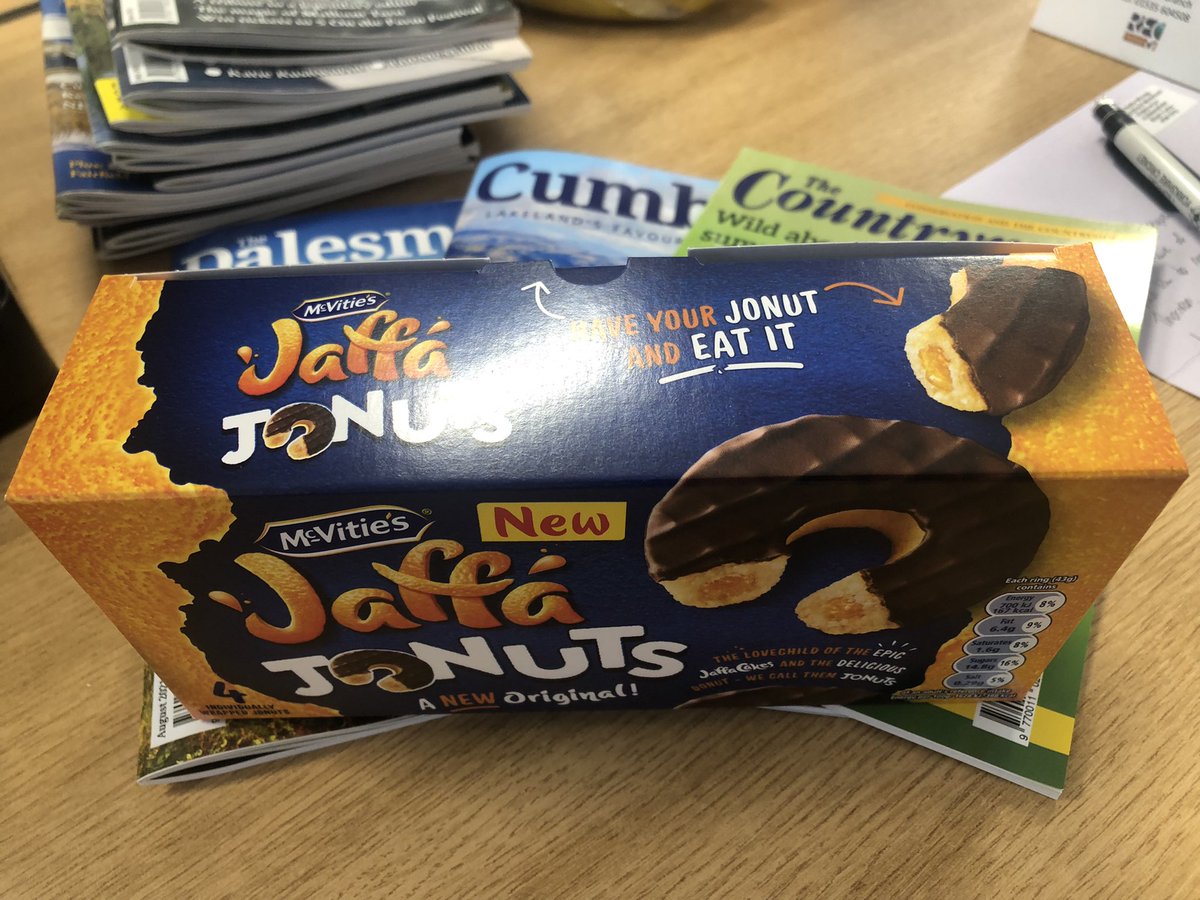 jonstokoe's tweet photo. How to keep your team of @Countrymaned @DalesmanLinda and @BrianCantwell happy?
Buy โem some of these @McVities rascals ๐
Donโt worry @DalesmanEllie, thereโs one on your desk waiting for youโฆ
#jonuts #wednesdaythought https://t.co/0XIHyO4zjt