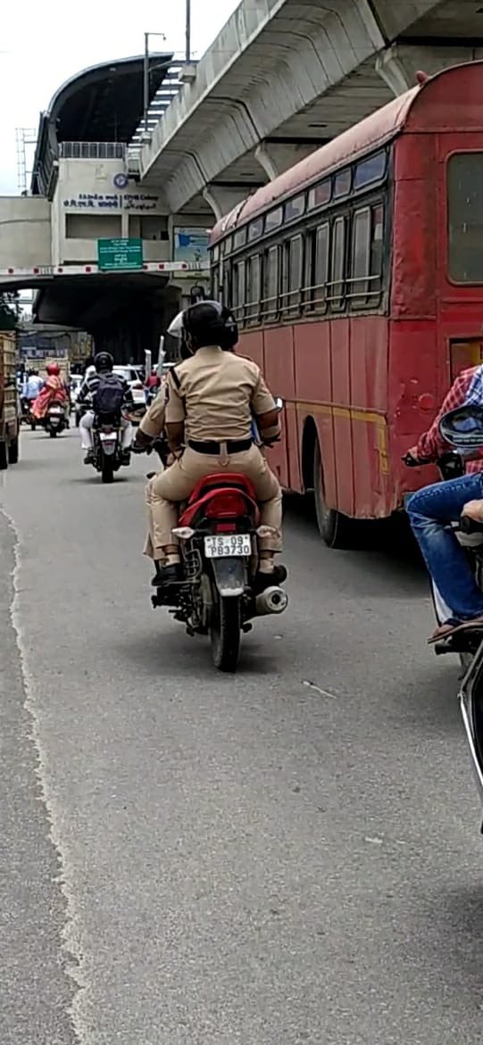 NaveenReddyVel1's tweet image. @HYDTP  why this vehicle has these many challans,same again and again, why can’t @HYDTP collect money, @KTRTRS please check such kind of department favours , the reason tagging @KTRTRS is he is the only minister responding to tweets. Hope i get response