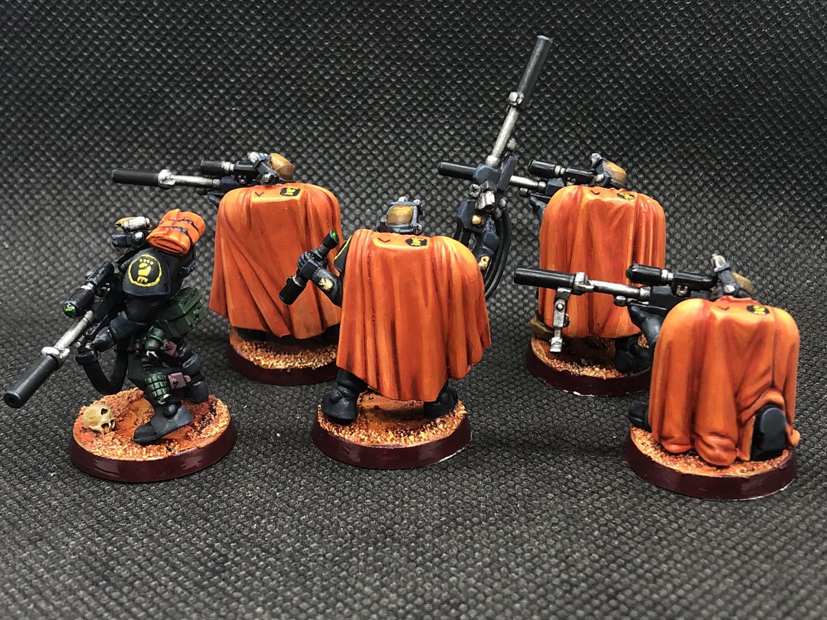 Painted up some dark scheme Imperial Fist scouts. In a ridiculously bright environment of course. 
#”camo” #paintingorange