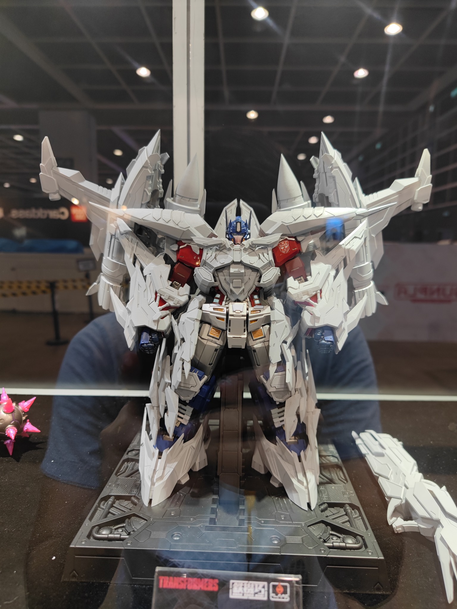 オプティマスプライムと組み合わせられるジェットパワーアーマー