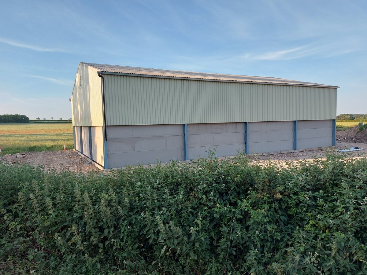 concretepanels's tweet photo. We manufactured &amp; supplied 140mm thick 
#concretepanels to a height of 3m for this 80' x 60' x 20' 1,000T #grainstore, supplied by @GHConstruction in Cambridge.
Get in touch today for your free quote:
📞01270 258076
💻https://t.co/w4l47Izl2K
📧sales@concretepanelsystems.co.uk https://t.co/R0eWyIgibI