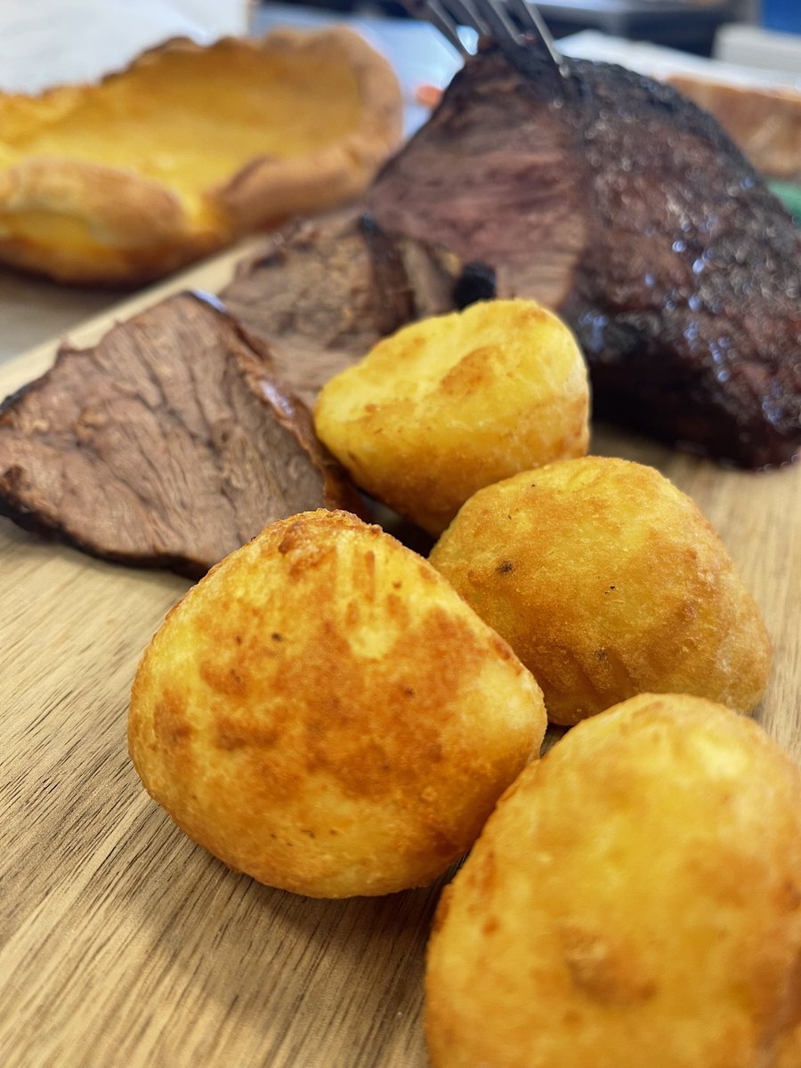 TheYorkshirema5's tweet photo. Take your Sunday lunch anywhere! #sundaylunch #roastbeef #yorkshirepudding #roastdinner #perthfood https://t.co/UPn7HrxvJn