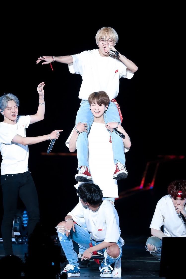 181114のグテはジョングクさんがテヒョンさんを肩車してあげたり、ARMY