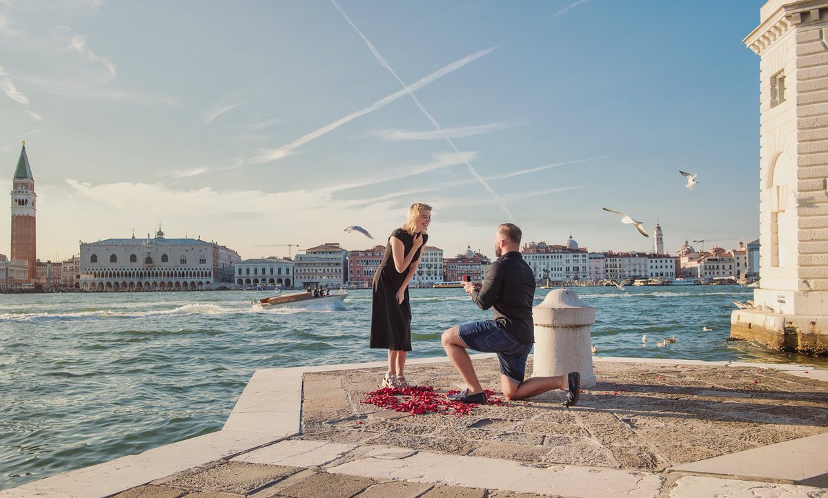 laure81's tweet photo. Photos: @laure_jacquemin
https://t.co/rpyL0o67er
#matrimoniovenezia  #venisephotographe #veniceweddingphotography #venicephotographer #venicephotography #italianphotographer #fotografovenezia #veniceproposal #mariagevenise #demandeenmariagevenise #veniseshooting #veniceengagement https://t.co/l48ScVXGB8