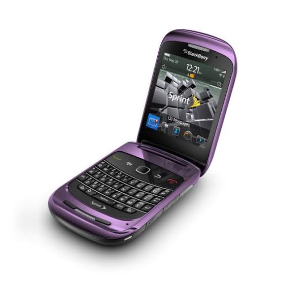 Женские телефоны цены. Блэкберри 9670. BLACKBERRY Style 9670. Блэкберри 2010. BLACKBERRY раскладушка.