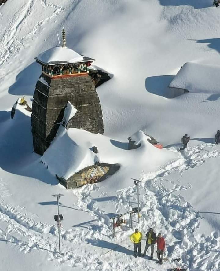 Tungnath Mahadev at Ukhimath, #Uttarakhand 🇮🇳 🕉 🔱

#incredibleindia #ipraveshchhetri #travelgangtok #tungnathtemple #uttarakhandheaven #uttarakhanddiaries #Himalayangeographic #pcholidays
#हर__हर_महादेव