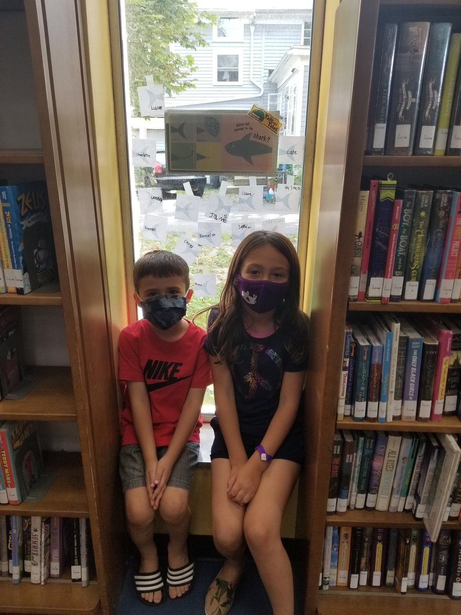 MKujawa123's tweet photo. Connecting with books....every three books earns them a raffle ticket at the library. It has become a very fun weekly trip #HCSDConnects @HMS14075 @upeshcsd https://t.co/SrGCNYHCvr
