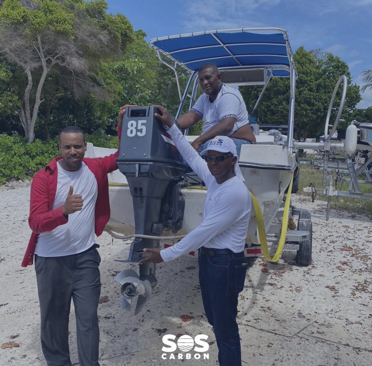 sos_carbon's tweet photo. Apoyamos con financiamiento a la Asociación de Artesanos y Servicios Marinos (ARSEMAR) a quien empleamos para la recolección de #sargazo con nuestro sistema LCM, para adquirir un nuevo motor fuera de borda Yamaha 85hp. 

#SOS #sistemaLCM #LCMsystem #socialimpact #Sargazofree https://t.co/Kd2V0EFjOx