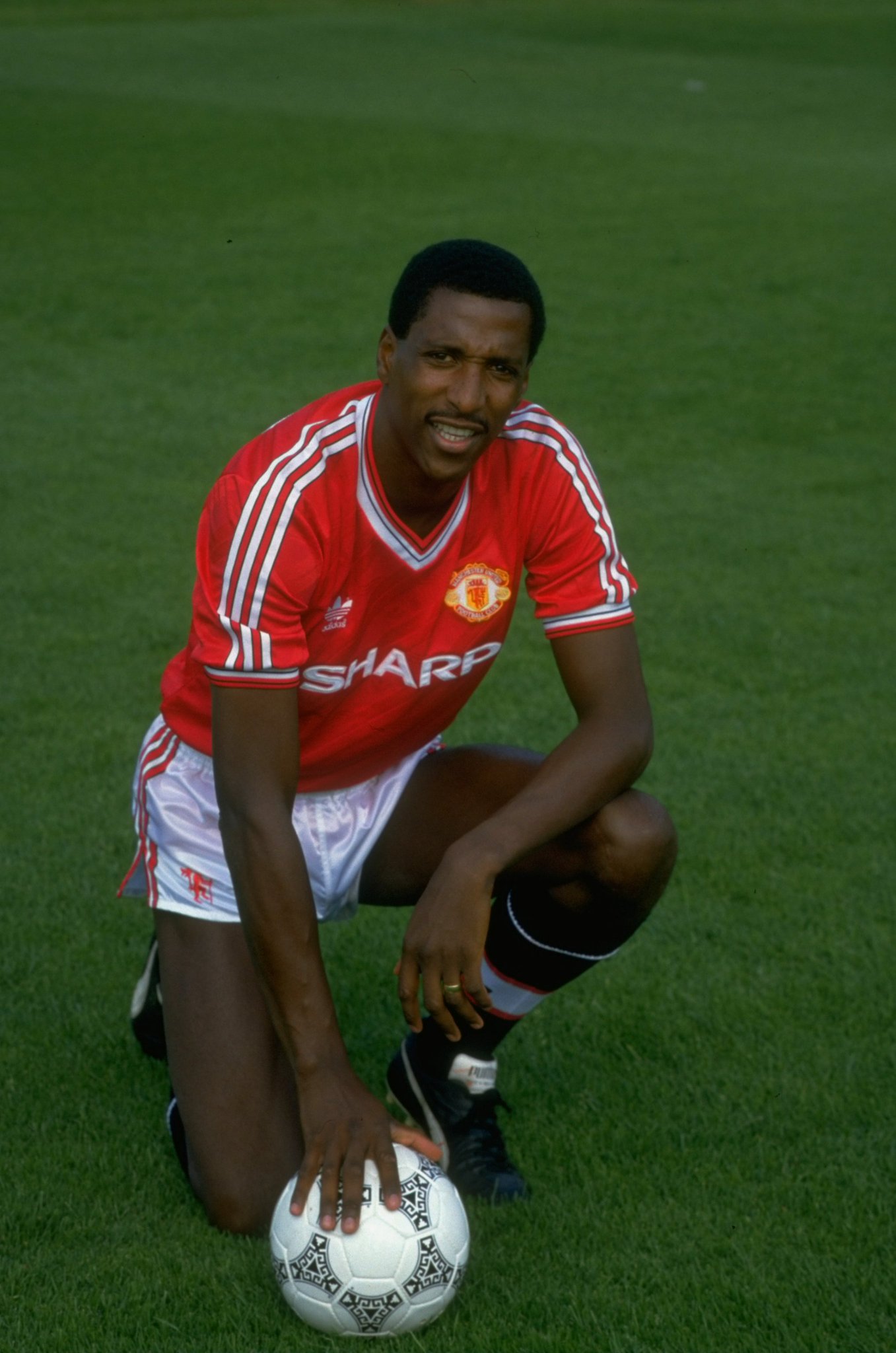 The first signing of Sir Alex Ferguson\s reign and an winner Happy birthday, Viv Anderson! 