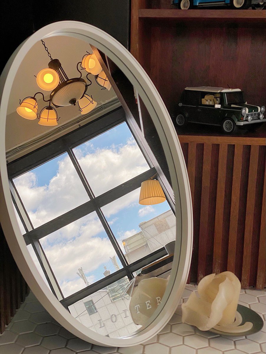 오늘 유퀴즈에 조승우배우 인터뷰했던 장소!
필동 로이터 커피 셸터(loiter coffee) ☕️
장소가 약간 외진곳에 있어 사람도 많지 않고 분위기 너무좋고 편한장소로 남산 산책하며 자주 방문하는 카페다.옥상에 남산과 필동뷰가 보이는 루프탑이 있어 날씨 봄,가을에 방문하기 너무좋은곳(주차가능)