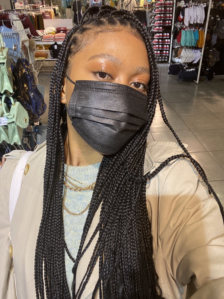 Me: how you know I’m pretty behind this mask ? 👀
Also me :