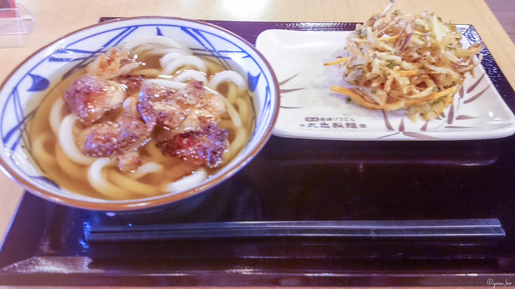 丸亀製麺さん、ロシアのモスクワ店で食べた照焼きチキンうどんが抜群に美味しかったので日本でも販売してほしいです！！！  